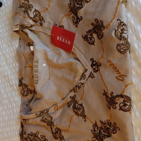 NWT Women's Guess Taupe Short Sleeve T- Shirt - Picture 4 of 8